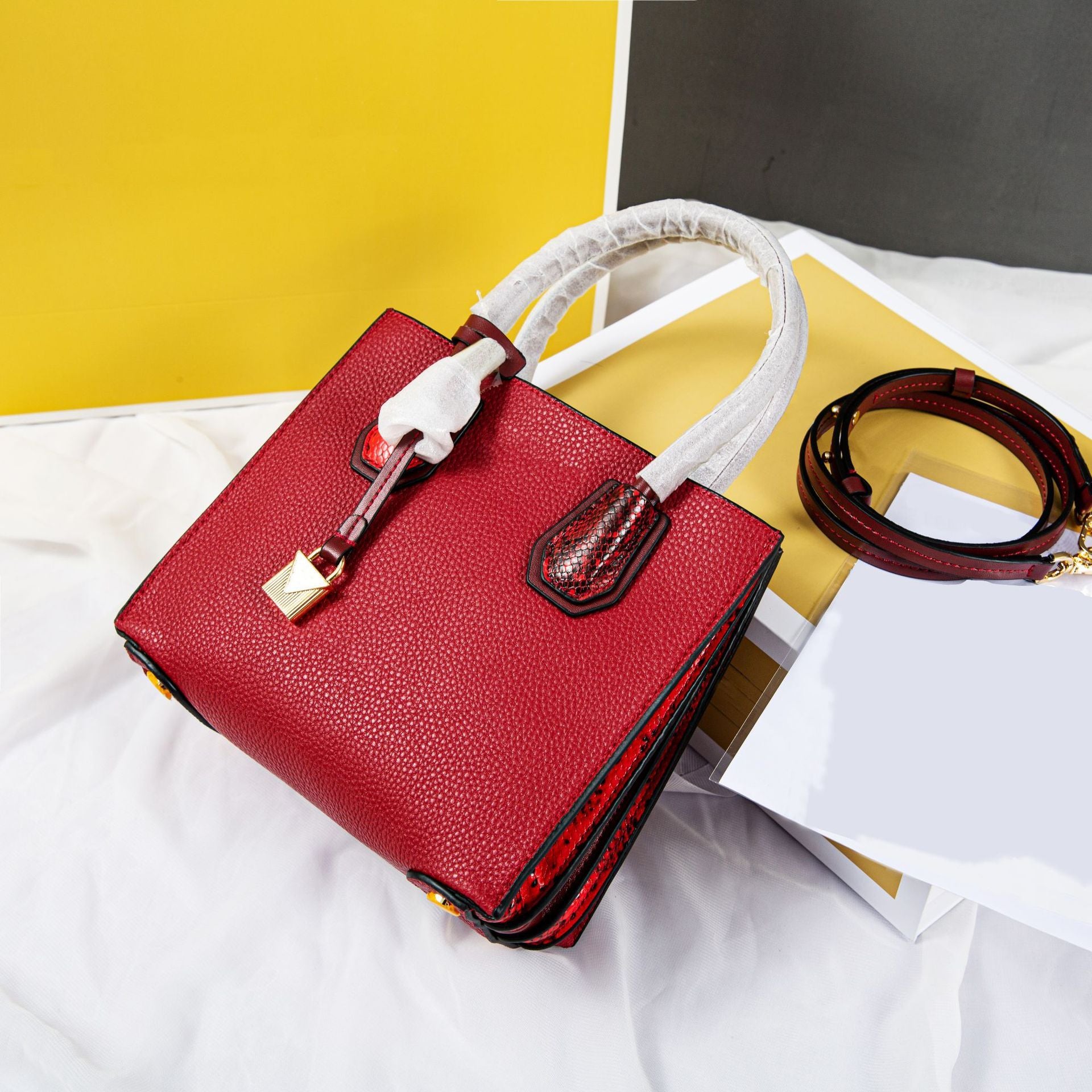 Streamlined Tasker - Women handbag - color red - size large 