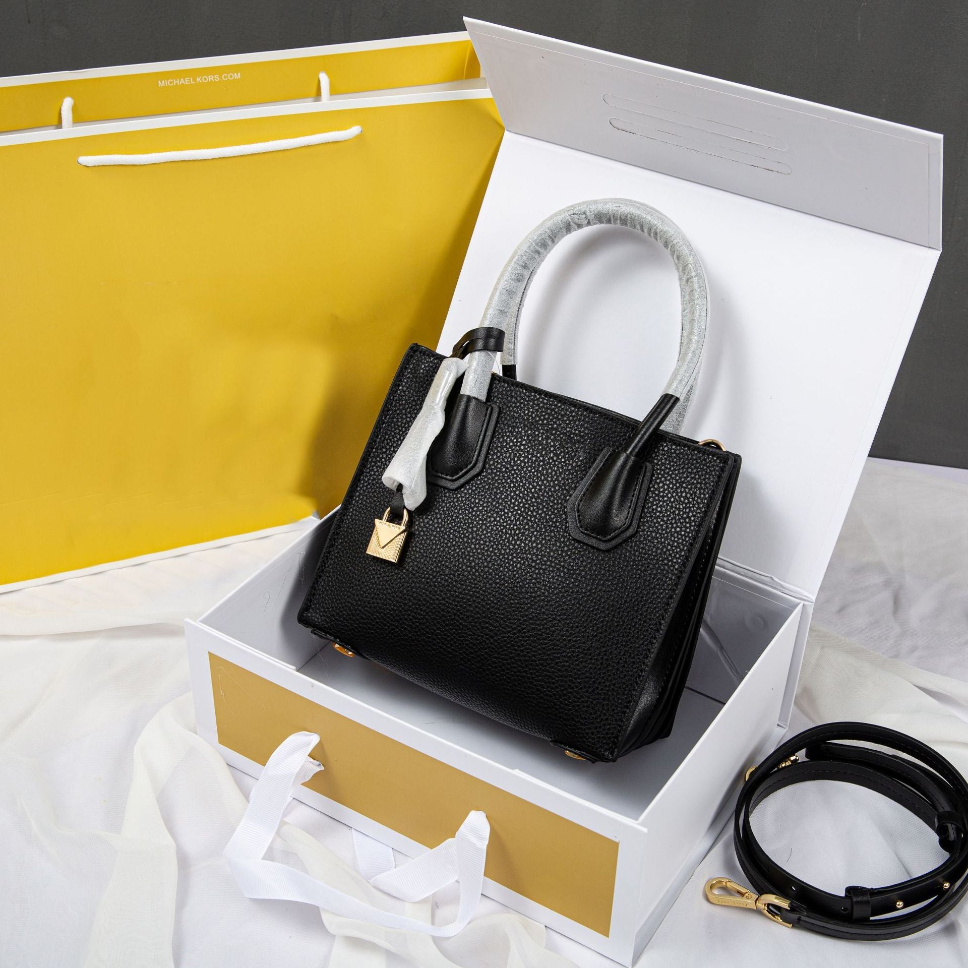 Streamlined Tasker - Women handbag - color black - size large 