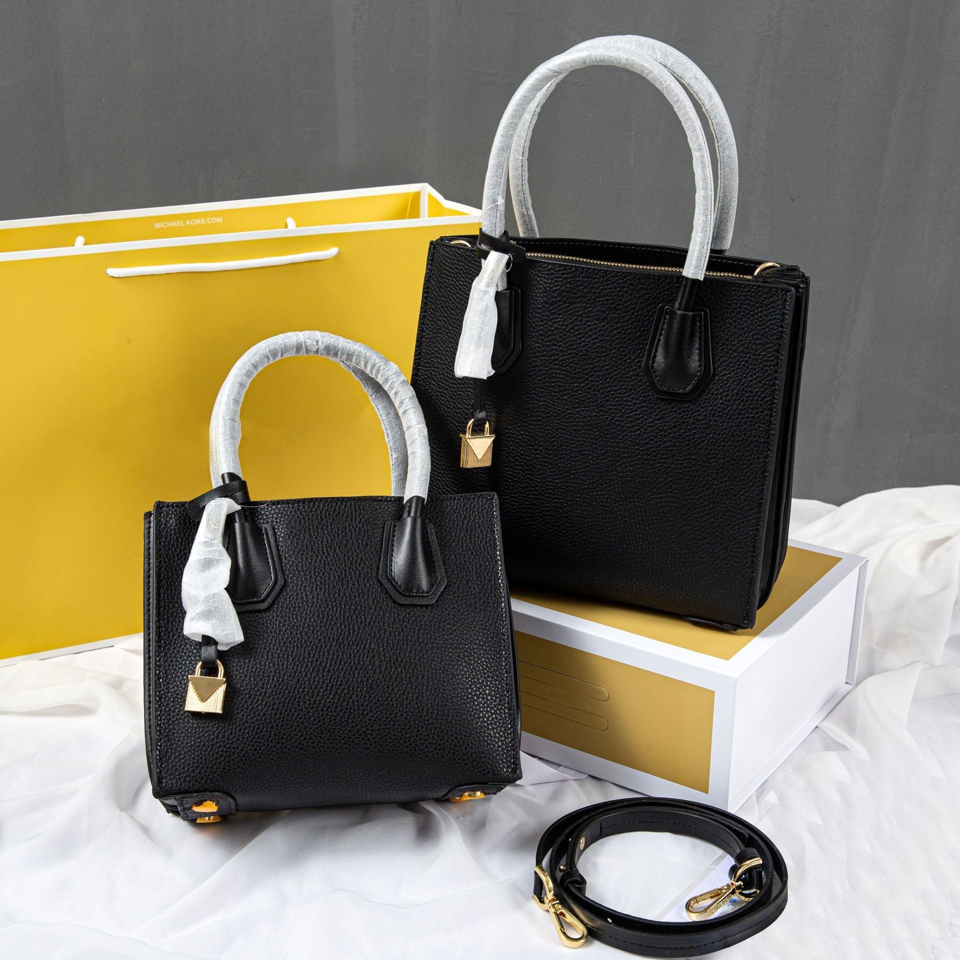Streamlined Tasker - Women handbag - color black - size medium and large 