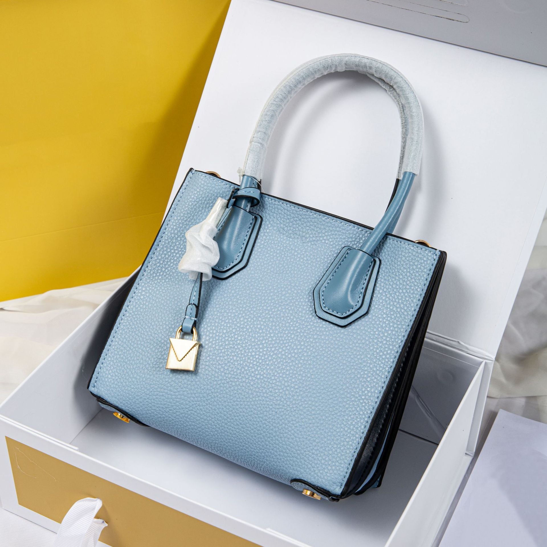 Streamlined Tasker - Women handbag - color light blue - size large 