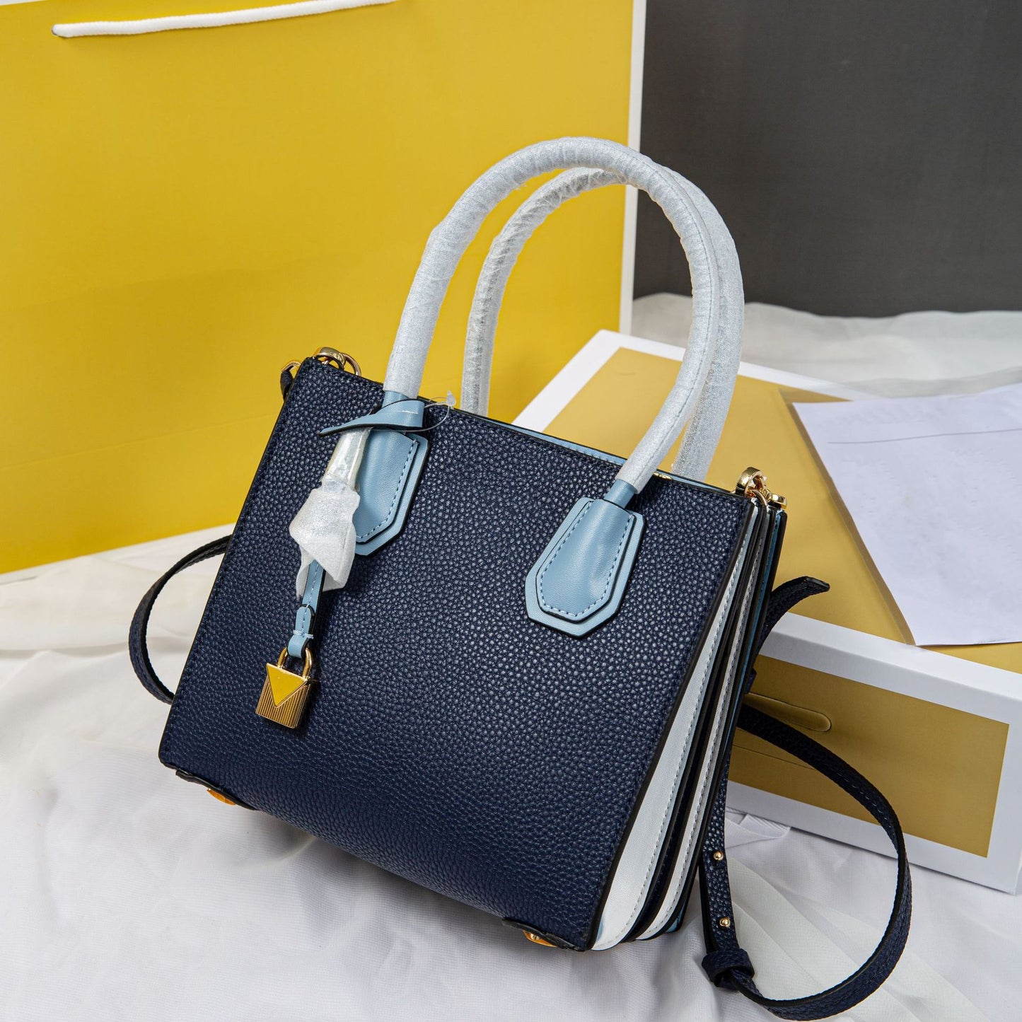 Streamlined Tasker - Women handbag - color blue - size large 
